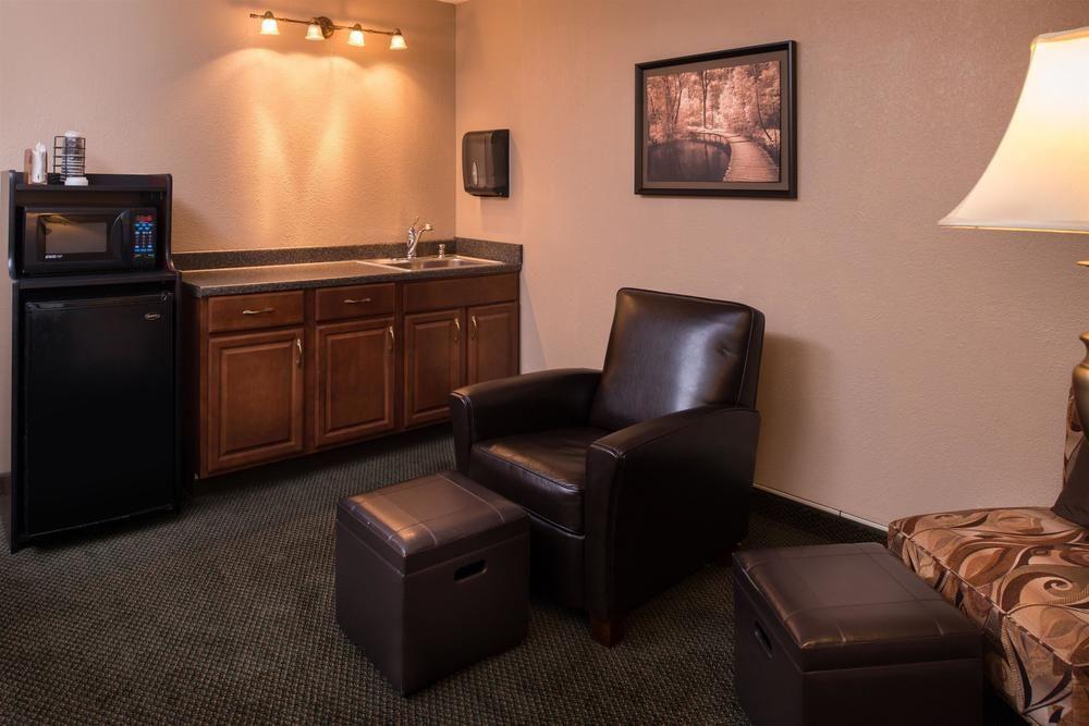 Ramada Plaza Rochester Airport Bagian luar foto