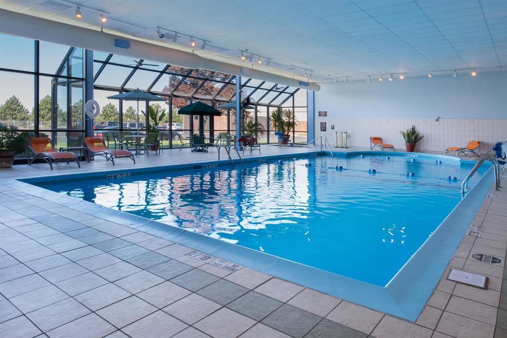 Ramada Plaza Rochester Airport Bagian luar foto