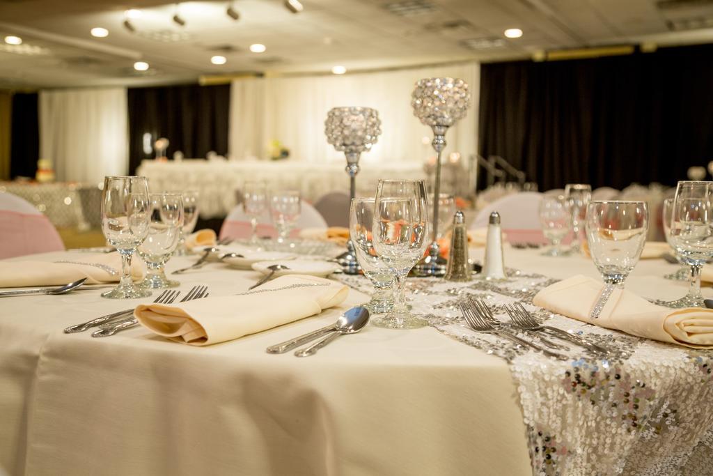 Ramada Plaza Rochester Airport Bagian luar foto