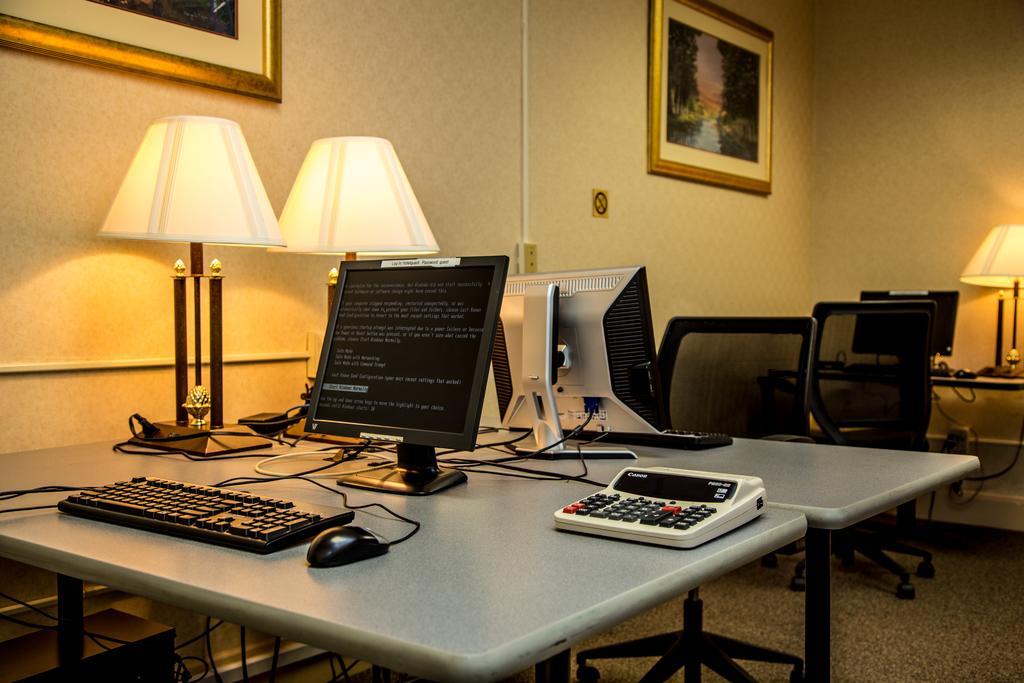 Ramada Plaza Rochester Airport Bagian luar foto