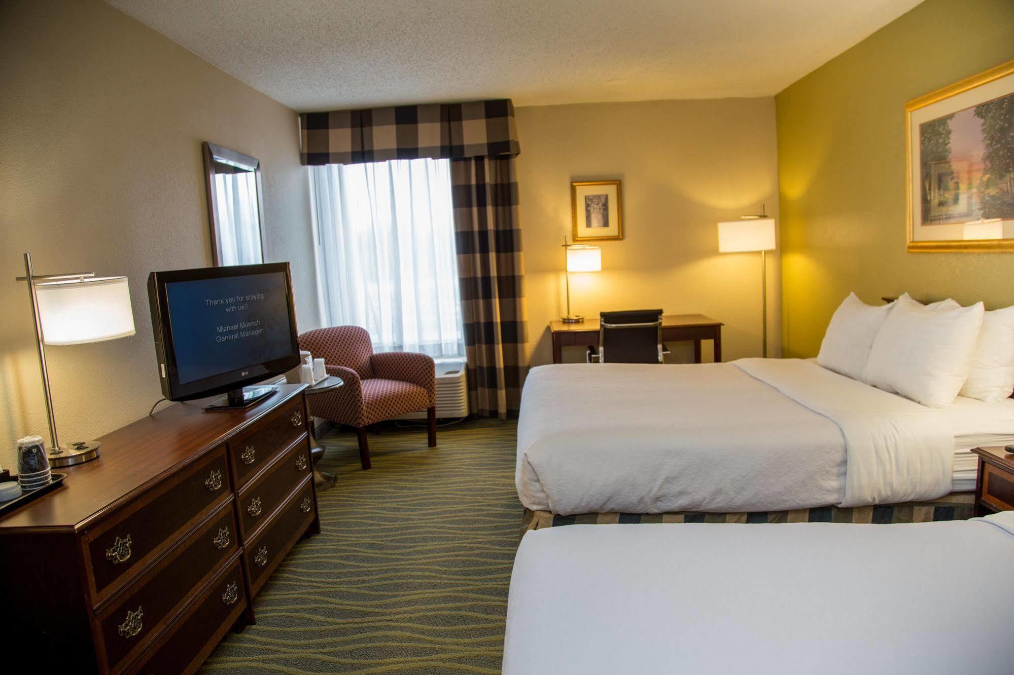 Ramada Plaza Rochester Airport Bagian luar foto